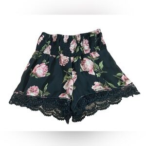 Band of Gypsies Black with Pink Floral Crochet Trim Pull On Elastic Shorts Sz XS